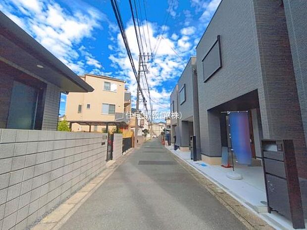 前面道路を含めた現地写真です。