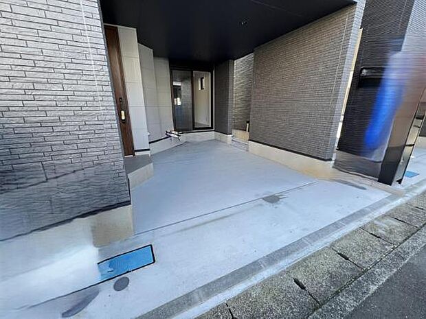 駐車場ももちろん完備しておりますのでお車所有の方にも心強いです。
