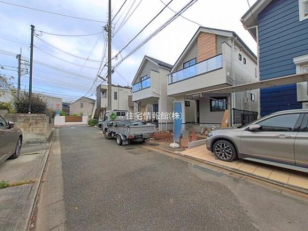 前面道路を含めた現地写真です。