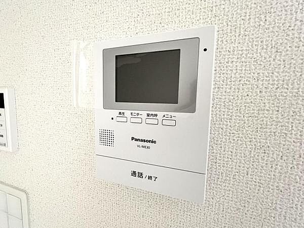 訪問者を確認できるTVモニター付きインターフォンです。