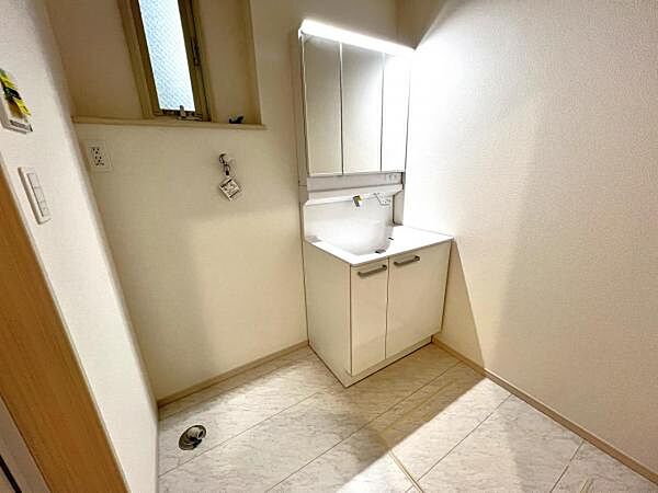 脱衣所は小さなお子様がいるご家庭にも重宝されます。