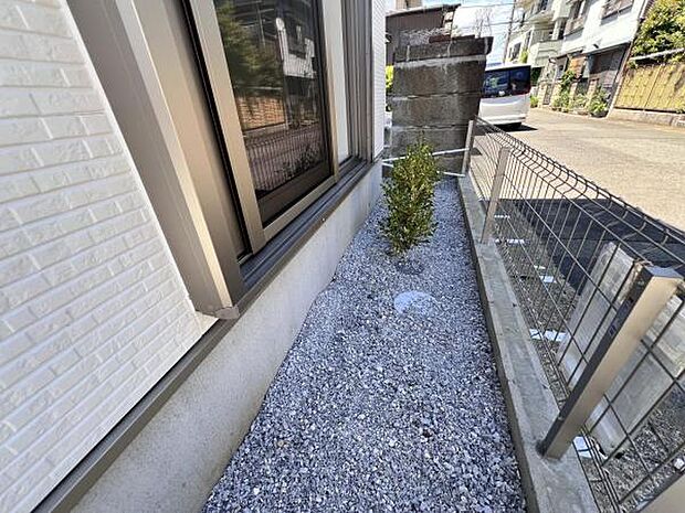 お庭スペースは、ガーデニングやお子様との外遊びなど多彩な用途でお楽しみいただけます。