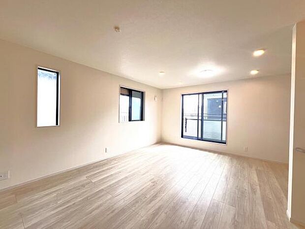 リビングダイニングになります。ご家族そろっての素敵な空間になりそうですね。