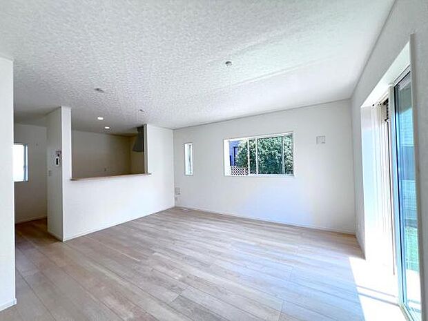 リビングダイニングになります。ご家族そろっての素敵な空間になりそうですね。