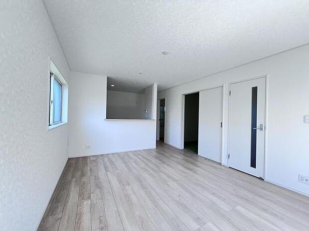 リビングダイニングになります。ご家族そろっての素敵な空間になりそうですね。