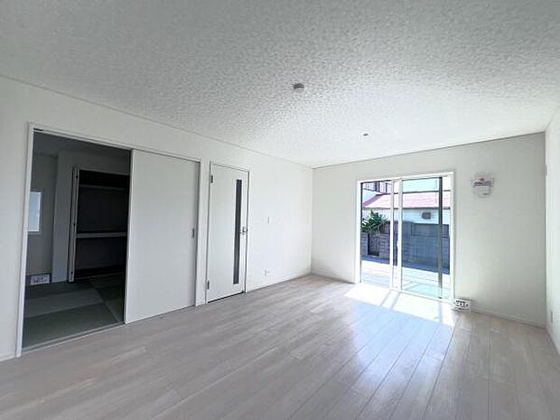 家族団らんの場所としてゆったりと居心地の良いリビングです。