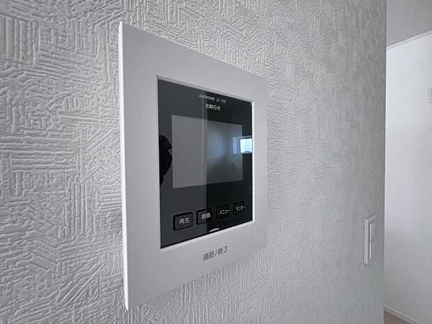 訪問者を確認できるTVモニター付きインターフォンです。