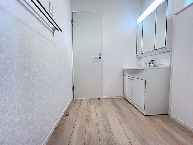 脱衣所は小さなお子様がいるご家庭にも重宝されます。