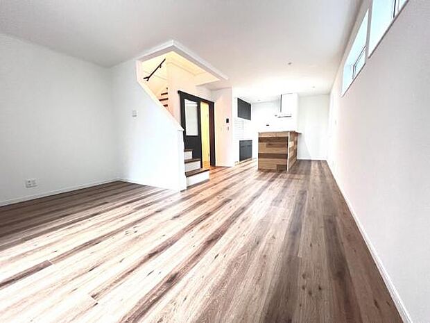 家族団らんの場所としてゆったりと居心地の良いリビングです。