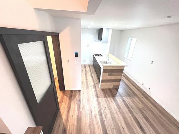 ご家族の温かい時間を演出するダイニングスペースです。