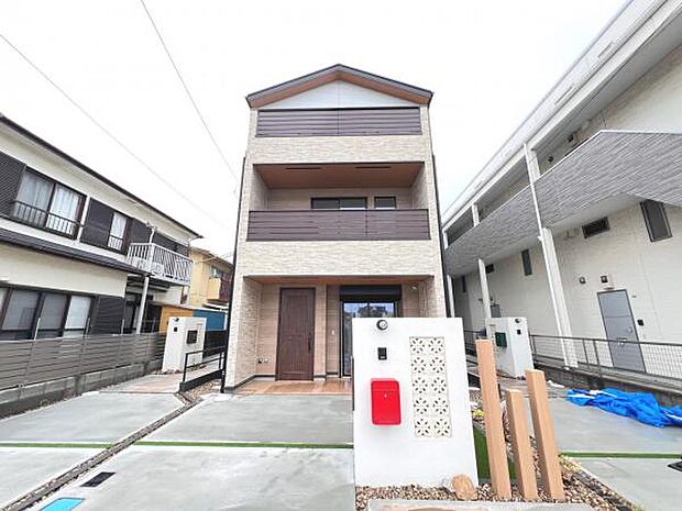 駐車場ももちろん完備しておりますのでお車所有の方にも心強いです。