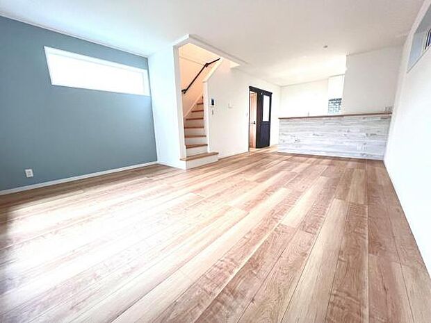 家族団らんの場所としてゆったりと居心地の良いリビングです。