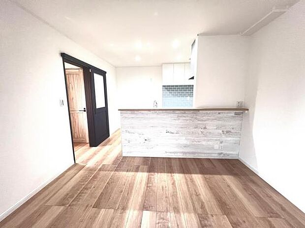 落ち着きのある雰囲気のダイニングスペースです。