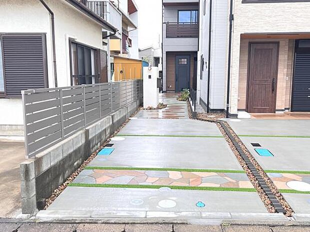 駐車場ももちろん完備しておりますのでお車所有の方にも心強いです。