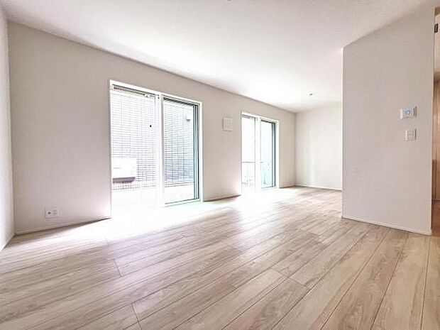 家族とゆったり時間を過ごせるリビングダイニング。