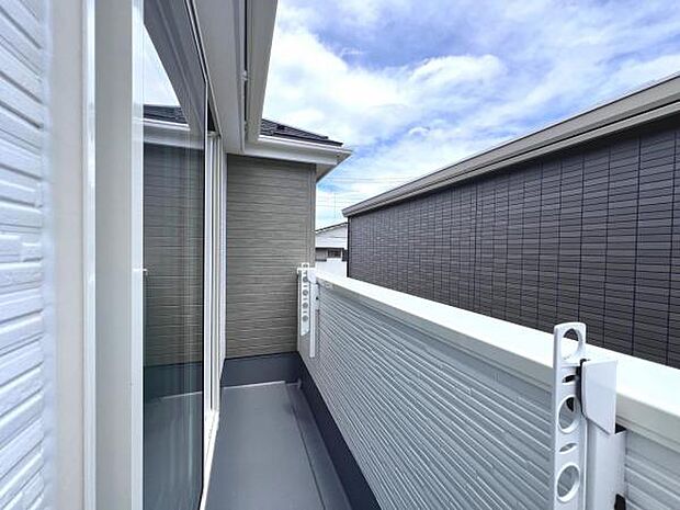 お洗濯ものを気持ち良く太陽の光で干せるのが嬉しいですね。