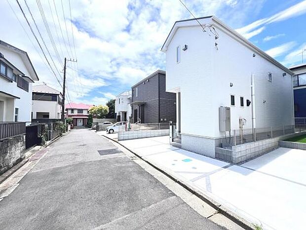 駐車場ももちろん完備しておりますのでお車所有の方にも心強いです。