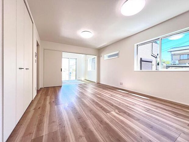 リビングダイニングになります。ご家族そろっての素敵な空間になりそうですね。