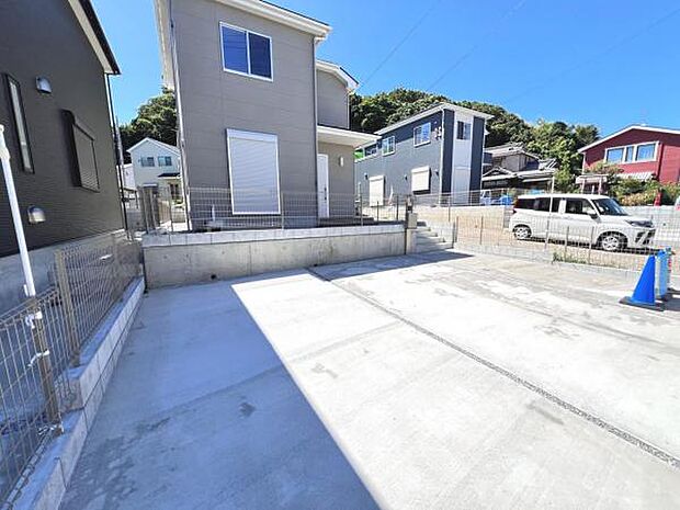 駐車場ももちろん完備しておりますのでお車所有の方にも心強いです。