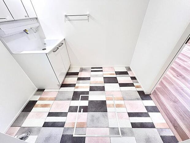 脱衣所は小さなお子様がいるご家庭にも重宝されます。