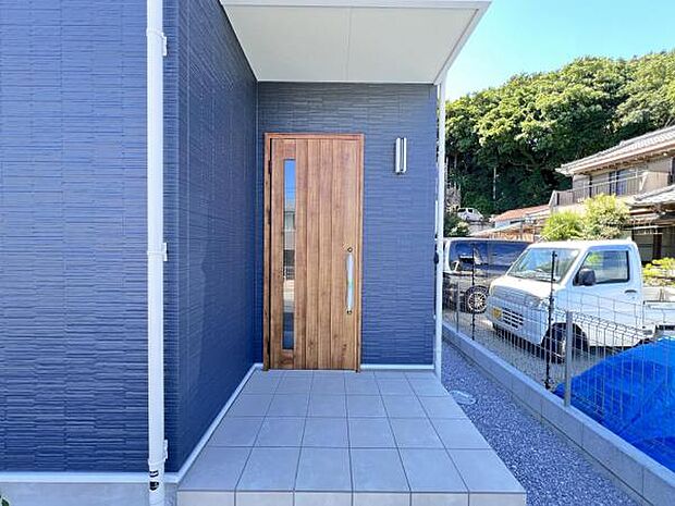 綺麗で明るい玄関でお客様をお迎えいただけます。