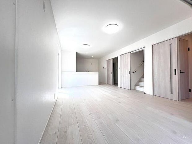 家族団らんの場所としてゆったりと居心地の良いリビングです。