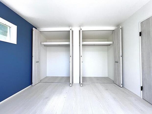 ウォークインクローゼットがあり収納スペースも豊富。季節物もスッキリ片付きそうです。