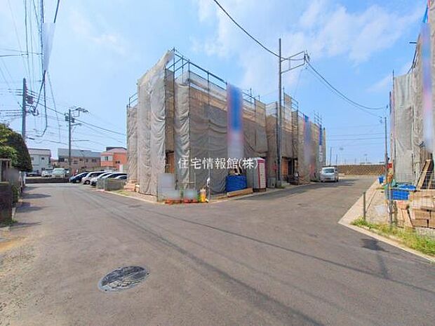 前面道路を含めた現地写真です。