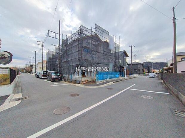 前面道路を含めた現地写真です。