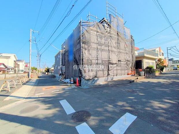 前面道路を含めた現地写真です。