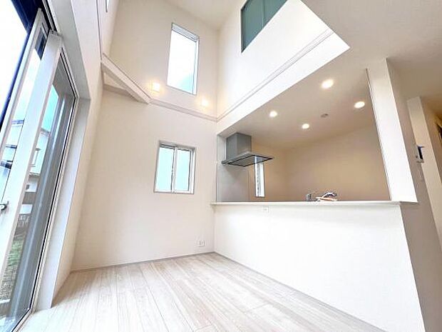 ご家族の温かい時間を演出するダイニングスペースです。