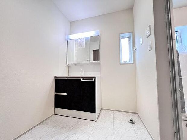 脱衣所は小さなお子様がいるご家庭にも重宝されます。