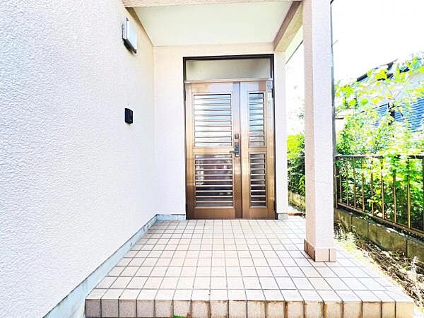 いつも気持ちよくご家族を迎えられる玄関です。