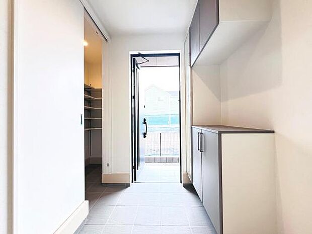 いつも気持ちよくご家族を迎えられる玄関です。