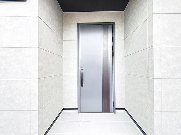 綺麗で明るい玄関でお客様をお迎えいただけます。