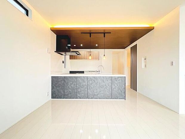 家族団らんの場所としてゆったりと居心地の良いリビングです。