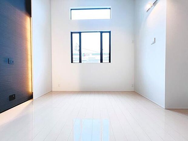 家族とゆったり時間を過ごせるリビングダイニング。