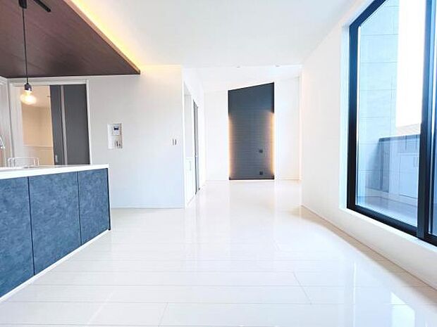 ゆったりとした開放的なダイニングキッチンスペースです。