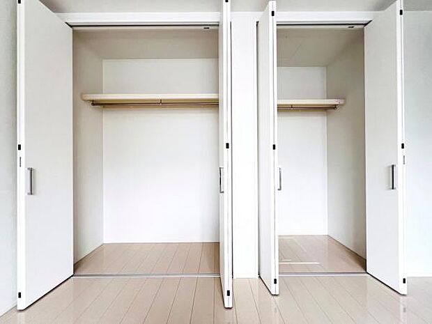 ウォークインクローゼットがあり収納スペースも豊富。季節物もスッキリ片付きそうです。