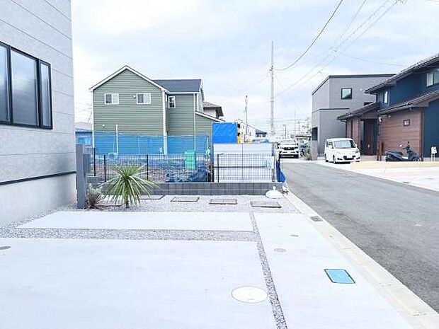 駐車場ももちろん完備しておりますのでお車所有の方にも心強いです。