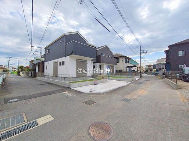 前面道路を含めた現地写真です。