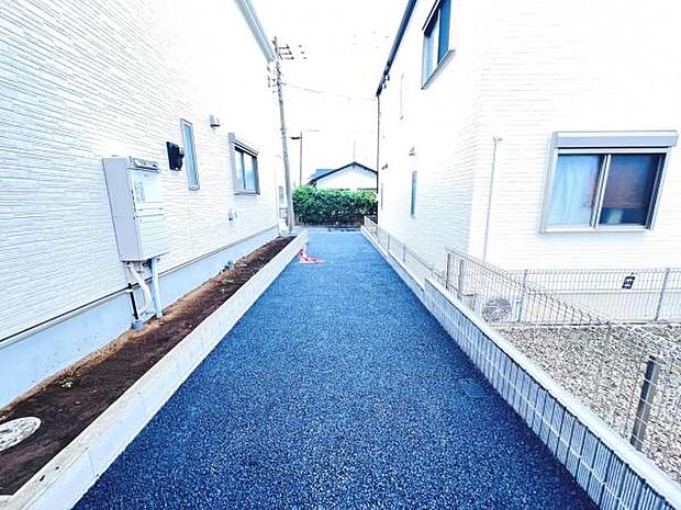 駐車場ももちろん完備しておりますのでお車所有の方にも心強いです。