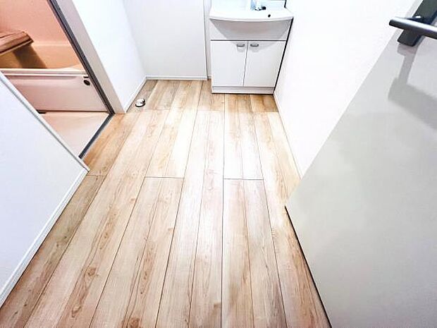 快適で清潔感がある脱衣スペースです。