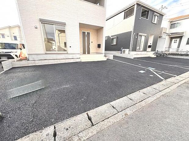 駐車場ももちろん完備しておりますのでお車所有の方にも心強いです。