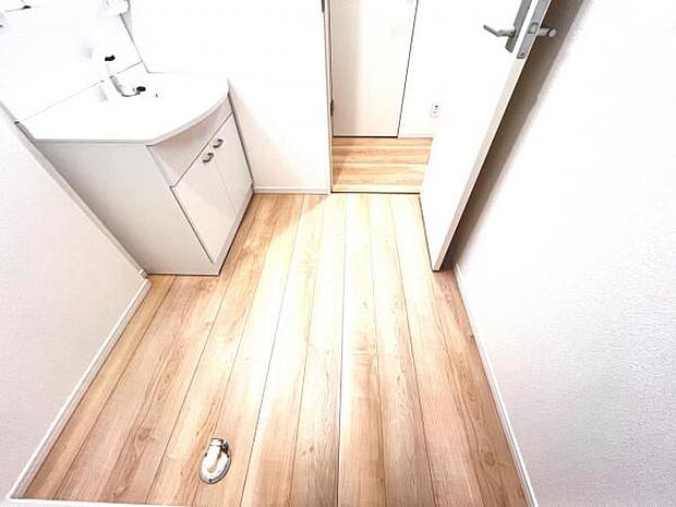 快適で清潔感がある脱衣スペースです。