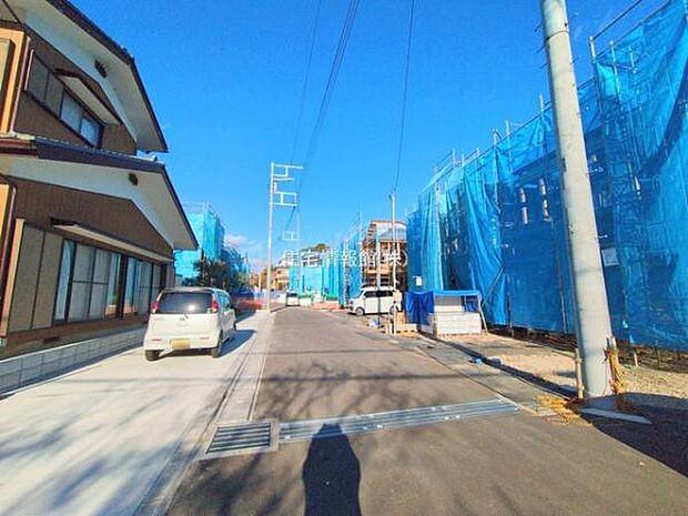 前面道路を含めた現地写真です。