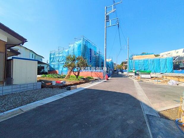 前面道路を含めた現地写真です。