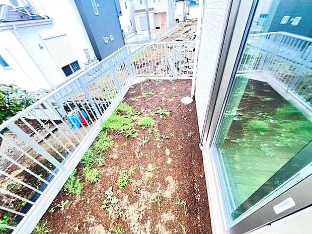 お庭スペースです。趣味やご家族団らんを楽しめそうですね。