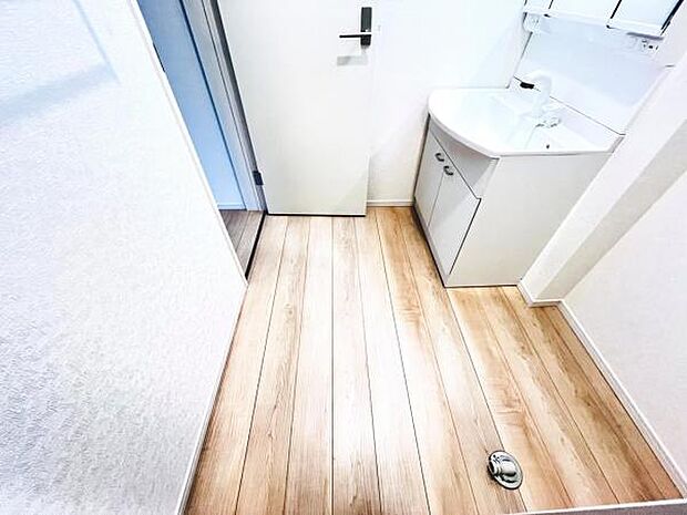 快適で清潔感がある脱衣スペースです。