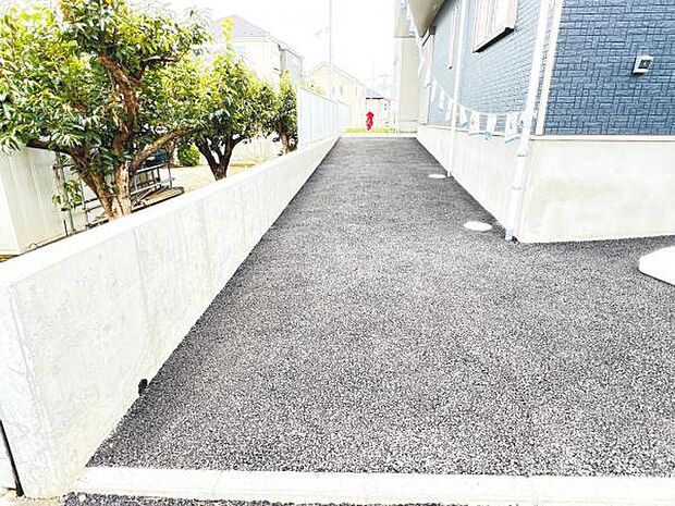 駐車場ももちろん完備しておりますのでお車所有の方にも心強いです。